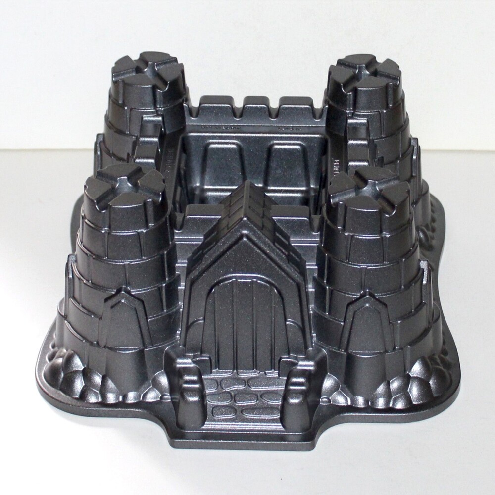 Nordic Ware Castle Bundt Cake Pan bakeware nonstick 10 cup Cast Aluminum USA